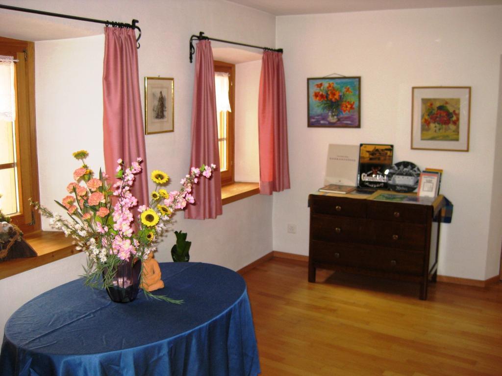 Pensiun Garni Plaz Hotel Scuol Ngoại thất bức ảnh